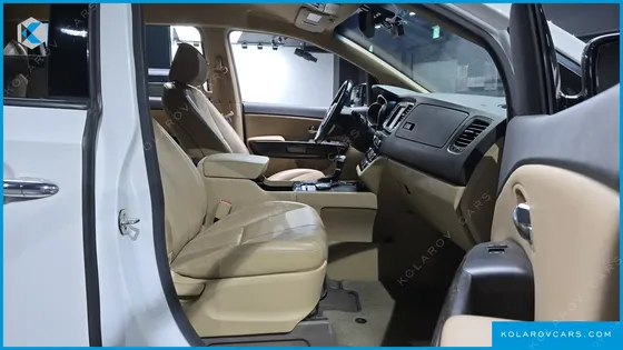 KIA CARNIVAL 7-SEATER LIMOUSINE