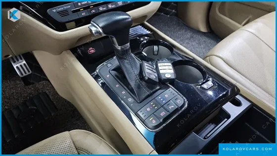KIA CARNIVAL GASOLINE 9-SEATER HI-LIMOUSINE