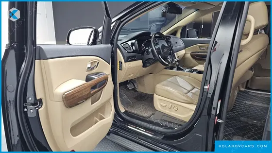 KIA CARNIVAL GASOLINE 9-SEATER HI-LIMOUSINE