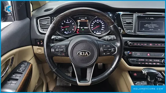 KIA CARNIVAL GASOLINE 9-SEATER HI-LIMOUSINE