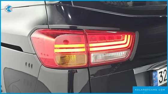 KIA CARNIVAL GASOLINE 9-SEATER HI-LIMOUSINE