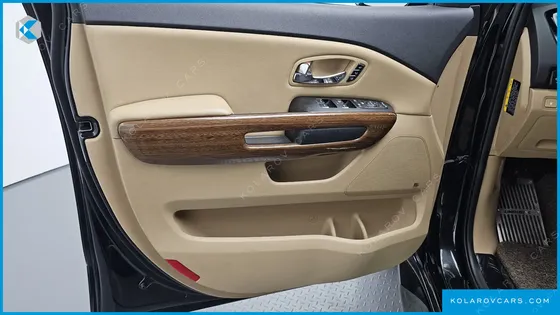 KIA CARNIVAL GASOLINE 9-SEATER HI-LIMOUSINE