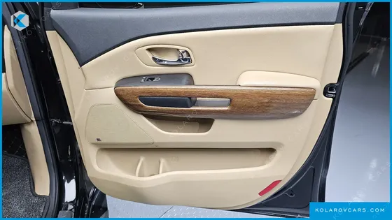 KIA CARNIVAL GASOLINE 9-SEATER HI-LIMOUSINE