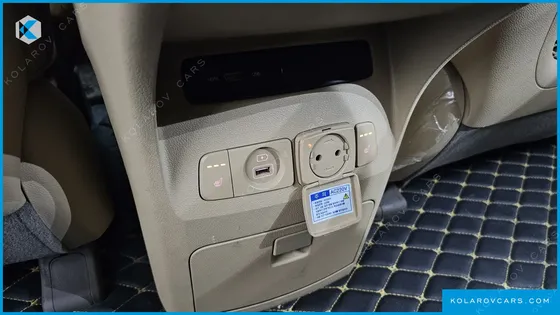 KIA CARNIVAL GASOLINE 9-SEATER HI-LIMOUSINE
