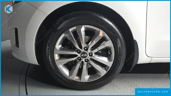 KIA CARNIVAL 11-SEATER LUXURY