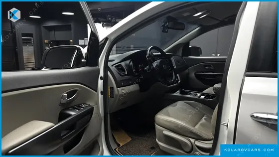 KIA CARNIVAL 11-SEATER LUXURY