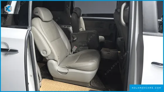 KIA CARNIVAL 11-SEATER LUXURY