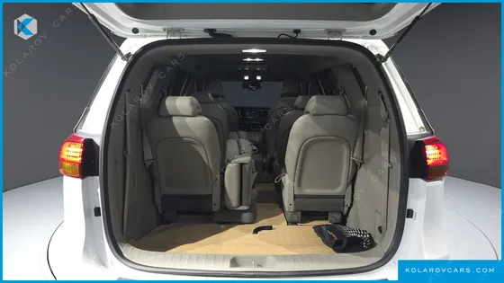 KIA CARNIVAL 11-SEATER LUXURY