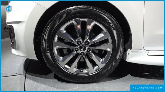 KIA CARNIVAL 9-SEATER NOBLESSE
