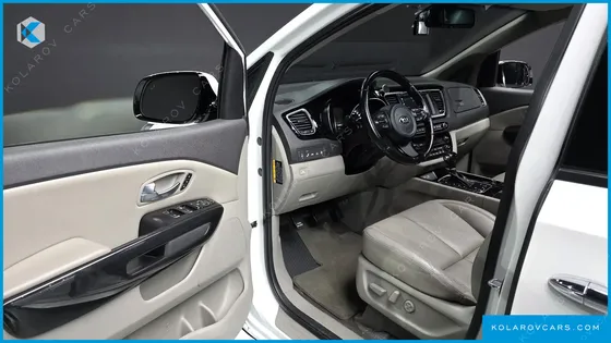 KIA CARNIVAL 9-SEATER NOBLESSE