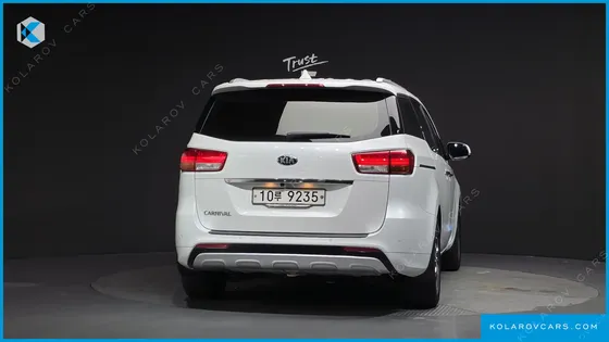 KIA CARNIVAL 9-SEATER PRESTIGE