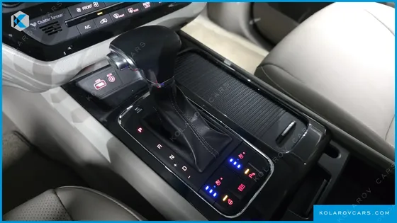 KIA CARNIVAL 9-SEATER PRESTIGE
