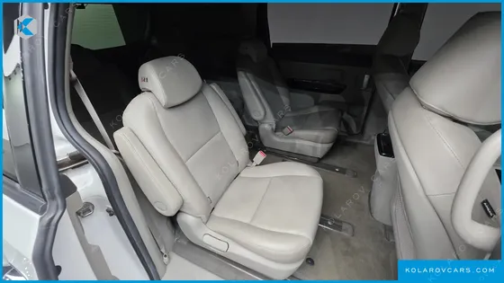 KIA CARNIVAL 9-SEATER PRESTIGE