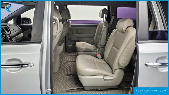 KIA CARNIVAL 9-SEATER LUXURY