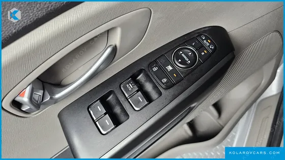 KIA CARNIVAL 9-SEATER LUXURY