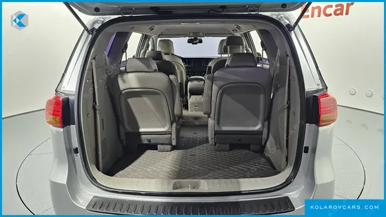 KIA CARNIVAL 9-SEATER LUXURY
