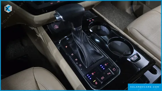 KIA CARNIVAL GASOLINE 7-SEATER HI-LIMOUSINE