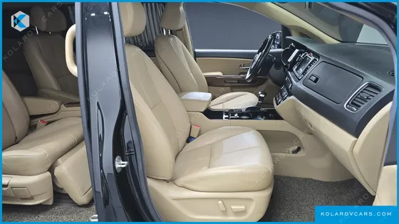 KIA CARNIVAL GASOLINE 7-SEATER HI-LIMOUSINE