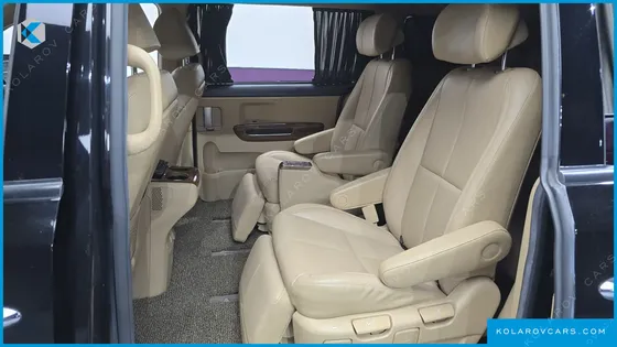 KIA CARNIVAL GASOLINE 7-SEATER HI-LIMOUSINE