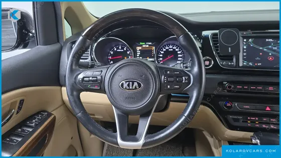 KIA CARNIVAL GASOLINE 7-SEATER HI-LIMOUSINE