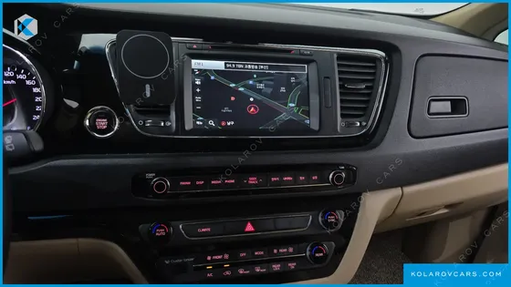 KIA CARNIVAL GASOLINE 7-SEATER HI-LIMOUSINE