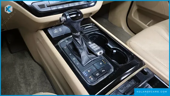 KIA CARNIVAL 7-SEATER LIMOUSINE