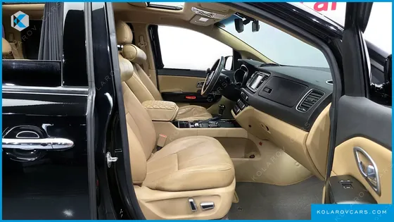 KIA CARNIVAL 9-SEATER NOBLESSE