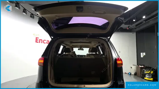 KIA CARNIVAL 9-SEATER NOBLESSE