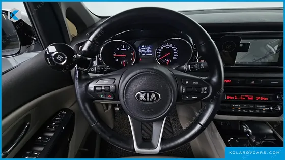 KIA CARNIVAL 9-SEATER PRESTIGE