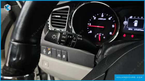 KIA CARNIVAL 9-SEATER PRESTIGE