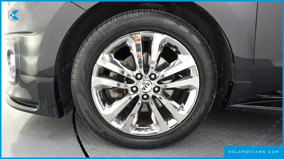 KIA CARNIVAL 9-SEATER PRESTIGE