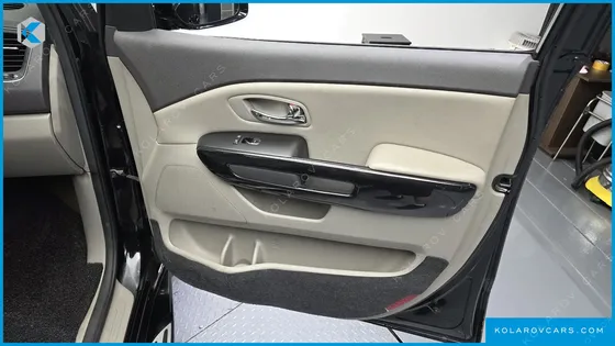 KIA CARNIVAL 9-SEATER PRESTIGE