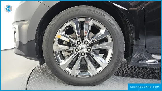 KIA CARNIVAL 9-SEATER PRESTIGE