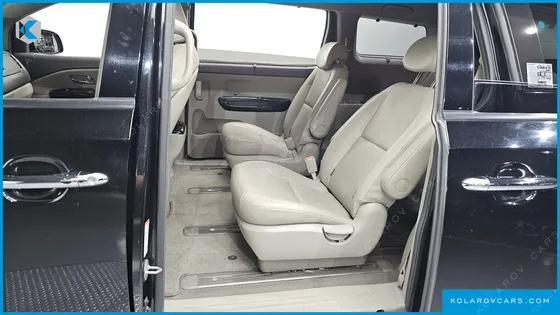 KIA CARNIVAL 9-SEATER PRESTIGE