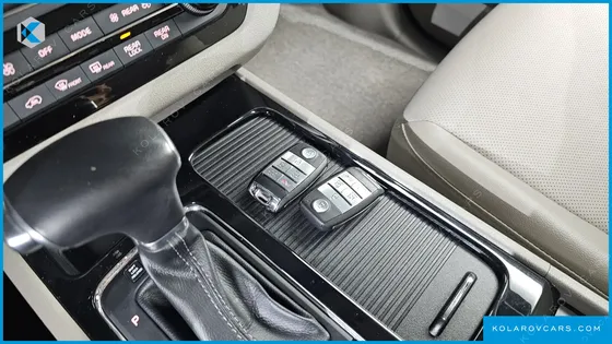 KIA CARNIVAL 9-SEATER PRESTIGE