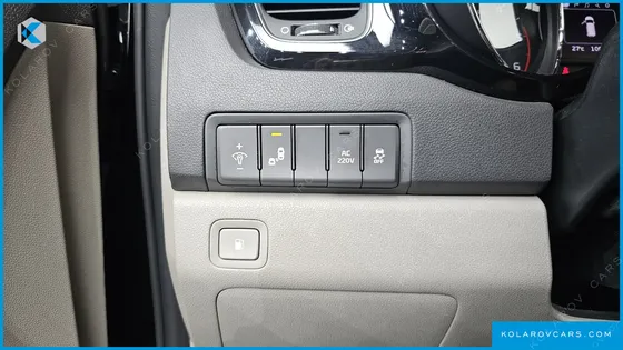KIA CARNIVAL 9-SEATER PRESTIGE