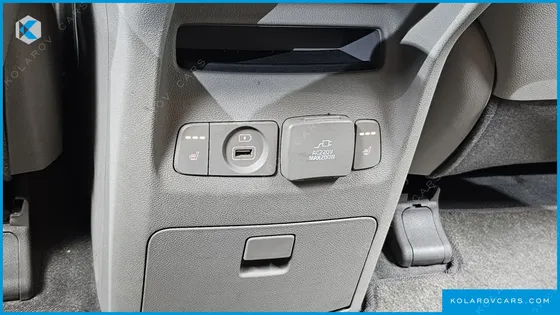 KIA CARNIVAL 9-SEATER PRESTIGE