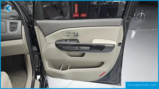 KIA CARNIVAL 9-SEATER PRESTIGE