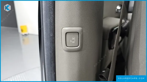 KIA CARNIVAL 9-SEATER PRESTIGE