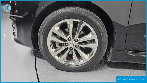 KIA CARNIVAL 7-SEATER HI-LIMOUSINE