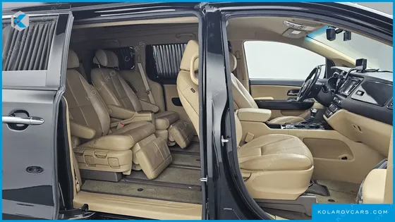 KIA CARNIVAL 7-SEATER HI-LIMOUSINE