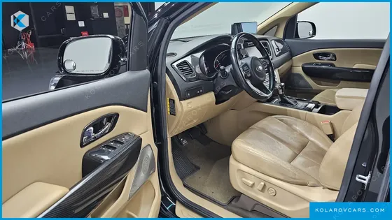 KIA CARNIVAL 7-SEATER HI-LIMOUSINE