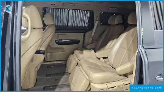 KIA CARNIVAL 7-SEATER HI-LIMOUSINE