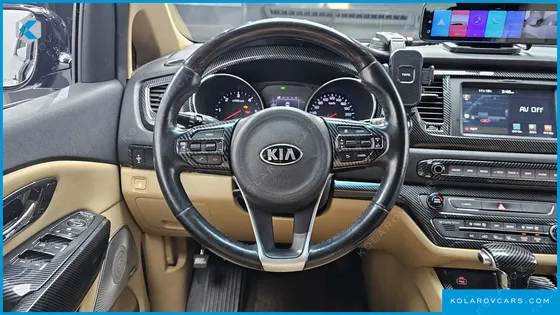 KIA CARNIVAL 7-SEATER HI-LIMOUSINE