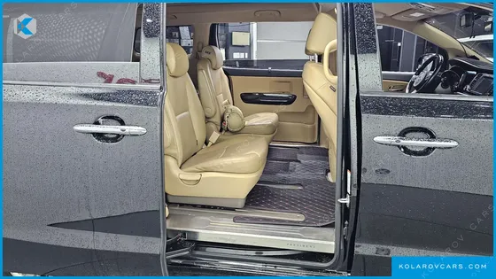 KIA CARNIVAL 9-SEATER HI-LIMOUSINE