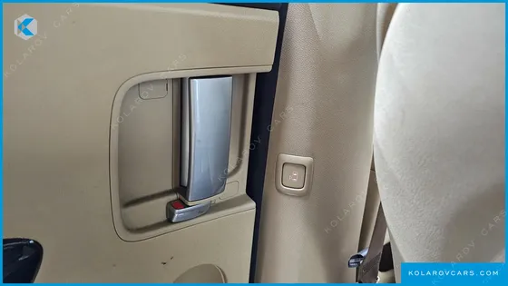 KIA CARNIVAL 9-SEATER HI-LIMOUSINE