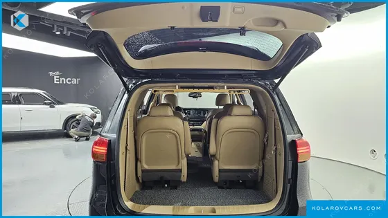 KIA CARNIVAL 9-SEATER HI-LIMOUSINE