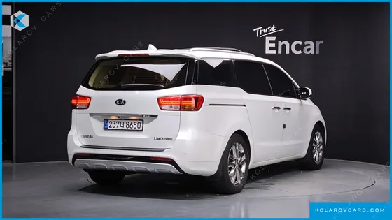 KIA CARNIVAL GASOLINE 7-SEATER LIMOUSINE