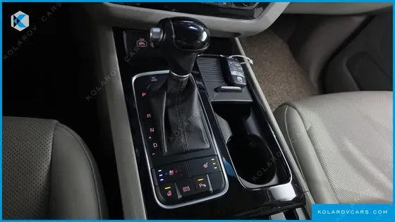 KIA CARNIVAL 9-SEATER PRESTIGE
