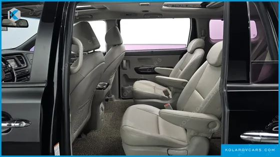 KIA CARNIVAL 9-SEATER PRESTIGE
